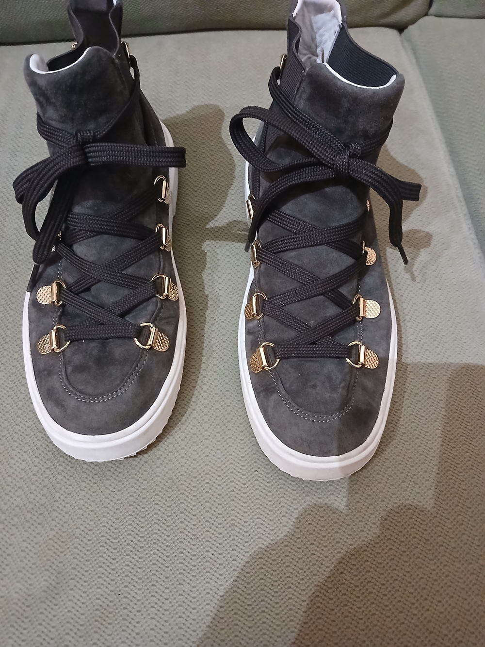 Stuart Weitzman Women’s Gray Suede Ziggy Sneaker/Boot Size 7.5 Luxury Brand